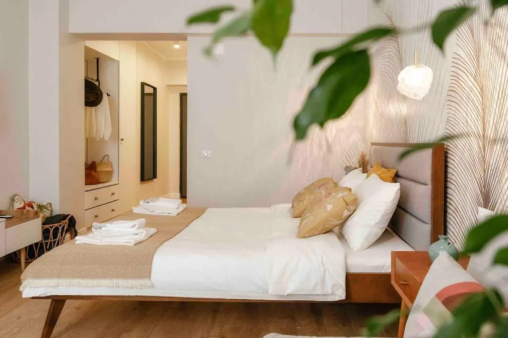 Bright Studio - Top Location - Old Town + Netflix Bucharest 0*,