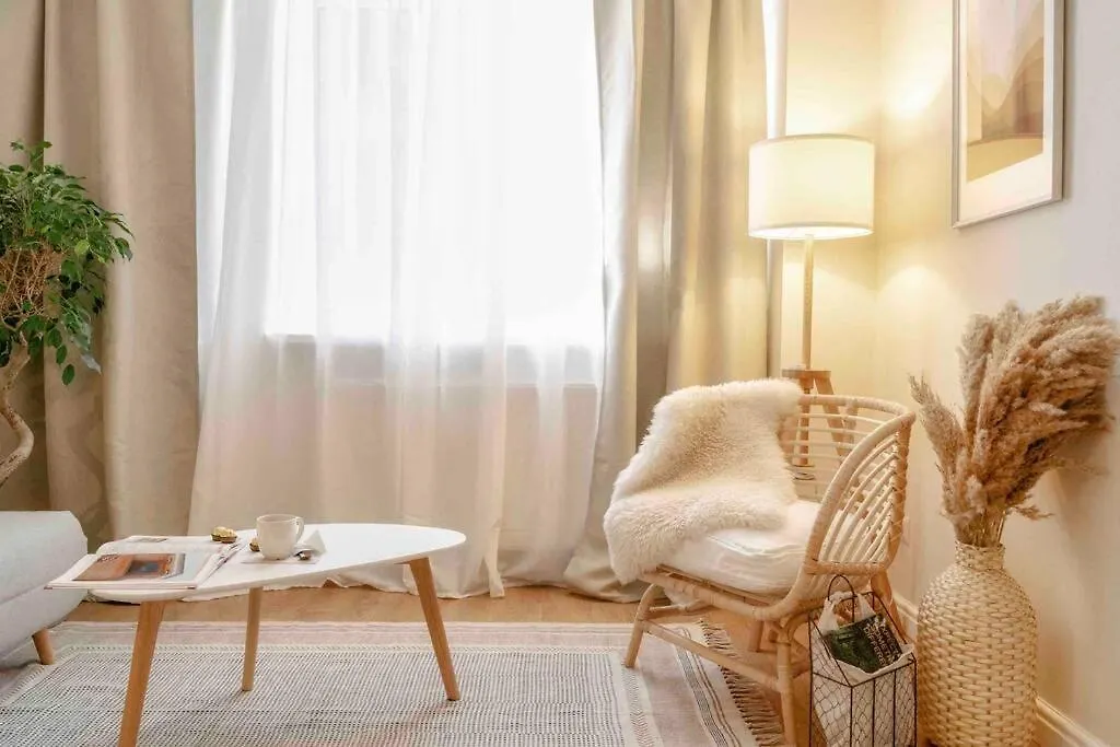 Apartment Bright Studio - Top Location - Old Town + Netflix Bucharest